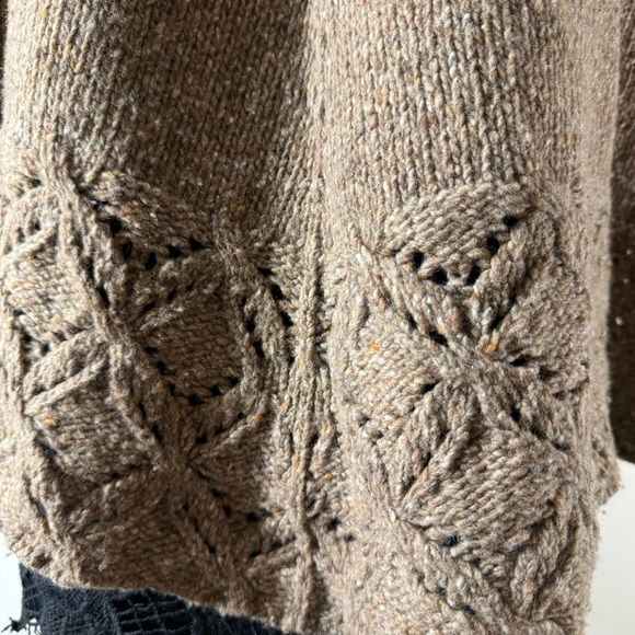 Sutton Studio Wool blend Tan poncho - Picture 4 of 6
